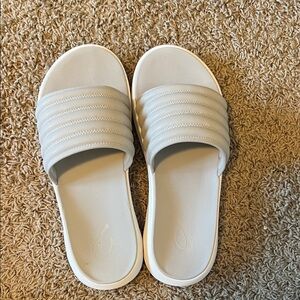 OluKai Men's Light Gray Slide Sandals